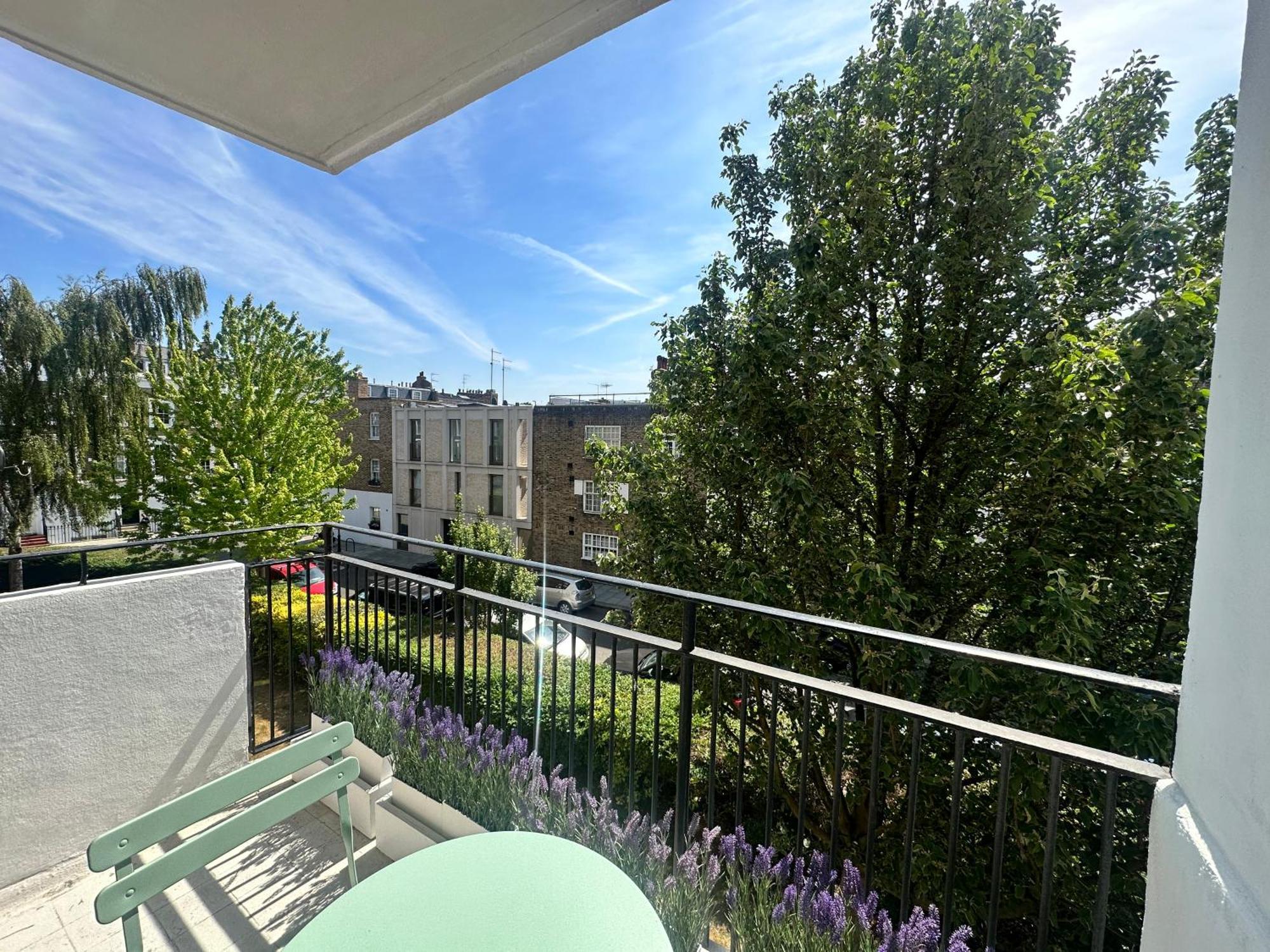 Modern One Bedroom Apartment, Sloane Square